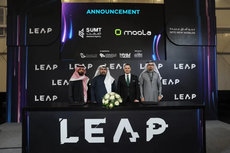 Moola & Sumt Expand Expense Management